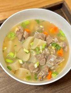 羊肉煲萝卜做法图解_带骨羊肉煲白萝卜，冬日暖身美味