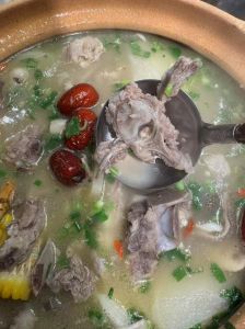 自己做羊肉火锅的做法_自制羊肉火锅，肥瘦适中，香辣过瘾！