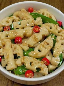 凉拌莲菜做法_脆爽凉拌莲藕，简单美味清爽解腻