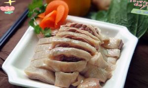 咸鹅的家常腌制方法_咸鹅腌制炖煮，紧实咸香超美味！