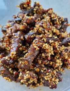 家庭版五香牛肉干的做法大全_选对肉，加香料，烤出美味！