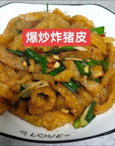 猪皮怎样炸才会泡_低温慢炸再高温，皮泡又脆！