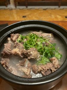 家常羊蝎子做法_去除羊蝎子膻味，压力锅炖煮更省时高效