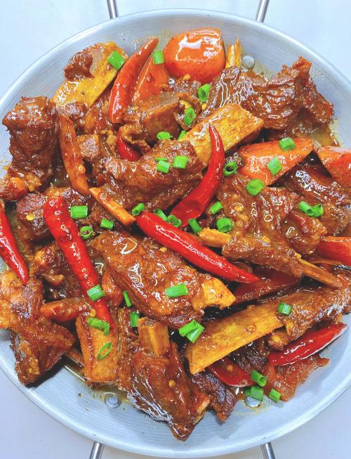 红焖羊排的家常做法_家常炖羔羊排，鲜嫩入味超香