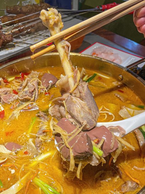 鹅汤火锅的制作方法_慢炖清汤鹅火锅，肉酥汤鲜味独特
