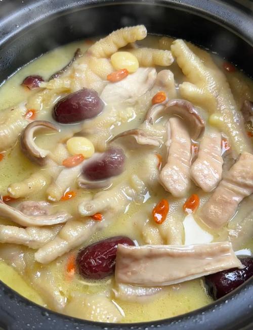 猪肚汤做法大全家常_清炖酸辣红烧，满足不同口味需求