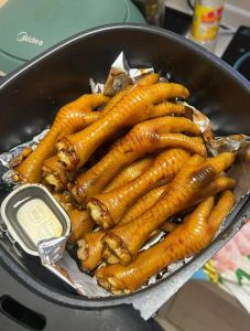 虎皮鸡爪怎样炸才黄_炸虎皮鸡爪，油温160-180℃，金黄酥脆秘诀