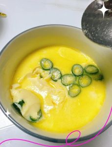 家庭版蒸蛋糕的做法_选粉蒸制装饰全攻略