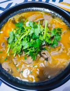 酸菜炖牛肉的做法_酸菜炖牛肉，酸爽醇厚东北菜