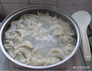 饺子皮为什么一直煮不熟_煮饺子水温和时间要控制好