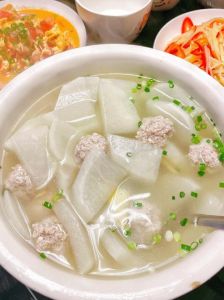 酸汤萝卜丸子汤做法大全家常_家常美味，开胃解腻！