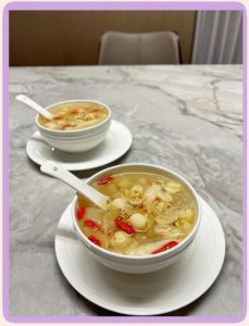 银耳莲子粥的家常做法_营养美味，做法详解