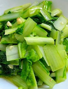 小白菜家常做法_小白菜做法多，清炒爽口，炖汤鲜美！