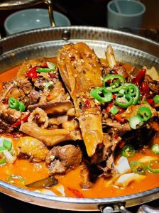 炖大鹅火锅的做法_肥鹅炖菜，香醇可口