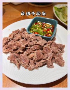牛胸肉的做法大全家常_挑好牛胸口肉，慢炖酸腌软烂香！