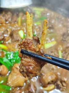 云南黄焖鹅的做法_去腥焖煮收汁，美味升级！