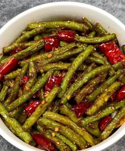 干煸豆角和炒豆角的区别_香辣干煸豆角，脆嫩可口做法