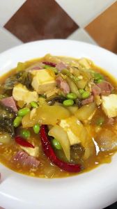 咸菜炖豆腐的家常做法_暖心暖胃忆往昔