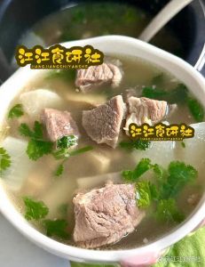 牛骨花生粥的家常做法_家常鲜香养生粥