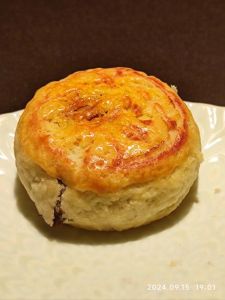 奶香蟑螂酥制作方法详解：如何让酥皮翘高一点，打造层层分明的美味糕点