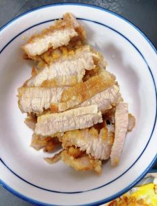 家庭煎肉最简单做法_家常煎五花肉，选对料才香