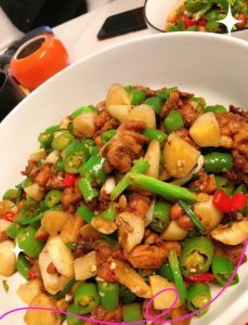 爆炒仔鸡的家常做法_爆炒仔鸡，香辣可口，在家轻松做！