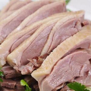 正宗咸鹅做法全过程_去血腌料卤制入味