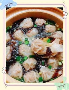 自制馄饨馅的家常做法_在家做馄饨，打水包法是关键