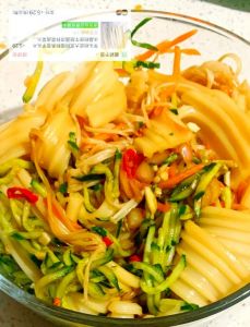 凉拌粉皮的家常做法_凉拌粉皮，泡发+蒜泥辣椒，夏日下酒菜