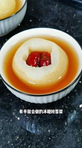 炖梨汤的正确做法_秋梨冰糖炖汤，润肺止咳暖心窝