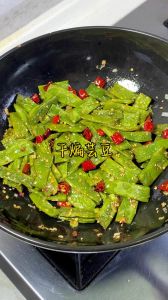 干炒芸豆的家常做法_家常干煸芸豆，下饭绝配！