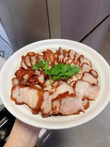 南乳五花肉的家常做法_酱香肥而不腻的家常美味