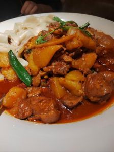 新疆大盘鸡正宗做法_色香味俱全，香料浓郁，面条劲道！