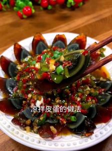 皮蛋拌豆腐最简单做法_清爽凉拌皮蛋豆腐，酸香开胃超简单！