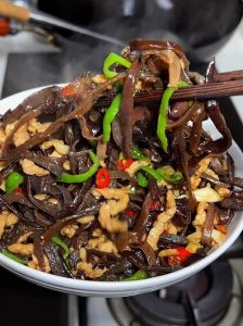 木耳丝炒肉的做法大全家常_鲜香下饭，营养好！