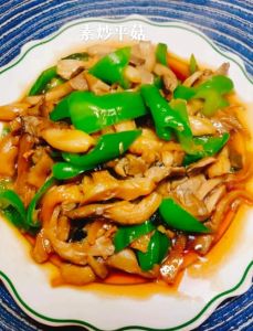 鸡炒平菇的做法_白蘑菇炒鸡块，鲜嫩美味下饭！