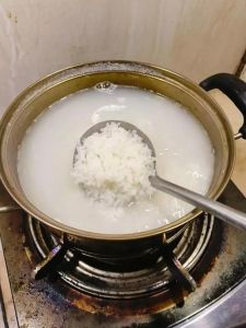 大米粥熬几分钟就熟了_熬粥时间看比例，电饭煲高压锅快又好