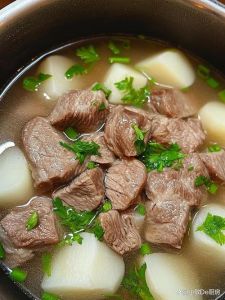 清炖牛肉只加三种调料_原味醇香，三白调汁