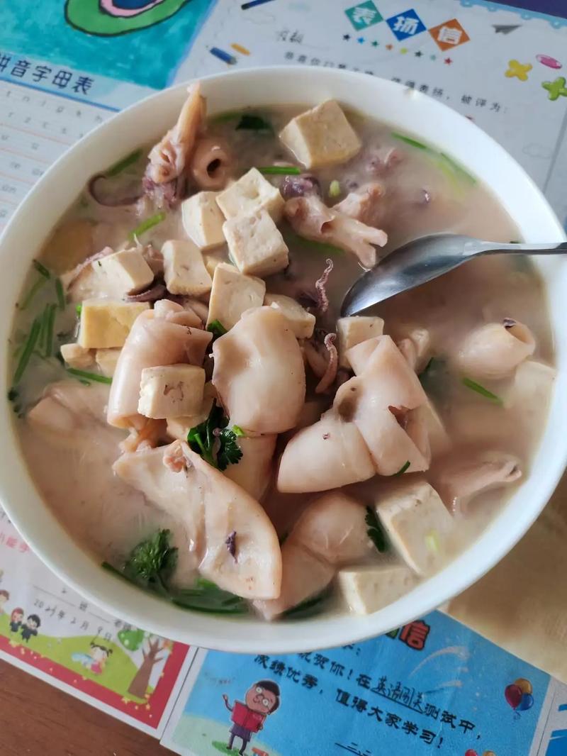 笔管炖豆腐的做法_鲜香入味家常菜