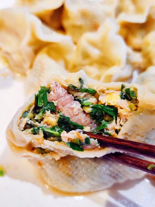 高端海鲜饺子馅的做法_海鲜饺子做法，韭菜虾仁等馅料，包煮技巧全攻略