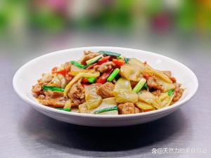 儿菜片炒肉的家常做法_儿菜炒肉片，鲜嫩可口家常菜