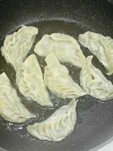 生煎饺子的正确方法_外酥里嫩，风味独特！