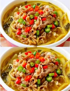 酸羊肉炒酸菜家常做法_羊肉去膻妙招配酸菜，酸咸鲜香口感丰富