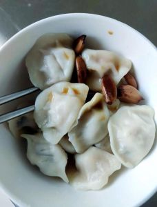 煮速冻饺子10分钟够吗_速冻饺子煮10分钟，大小厚薄水温和解冻程度有影响