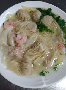 虾仁大馅馄饨的做法_冷冻后剥壳，加调料拌匀包馄饨，鲜美可口！