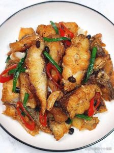 青鱼去腥最简单三个步骤_选对时处理干净，鲜美无腥味