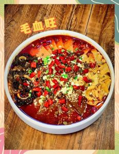 煮毛血旺要啥配菜_毛血旺配菜多，麻辣鲜香口感好