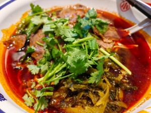 酸辣牛肉面的做法大柯_灵魂宽面与酸笋的酸辣交响