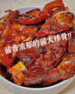 酱大棒骨的家常做法_选酱料+泡煮+啤酒炖，美味秘诀