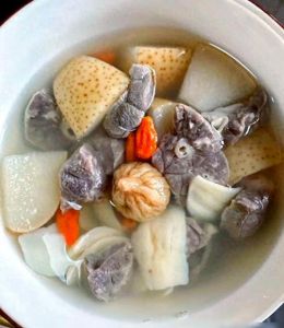 雪梨猪肺汤做法大全家常_秋季止咳润肺好选择